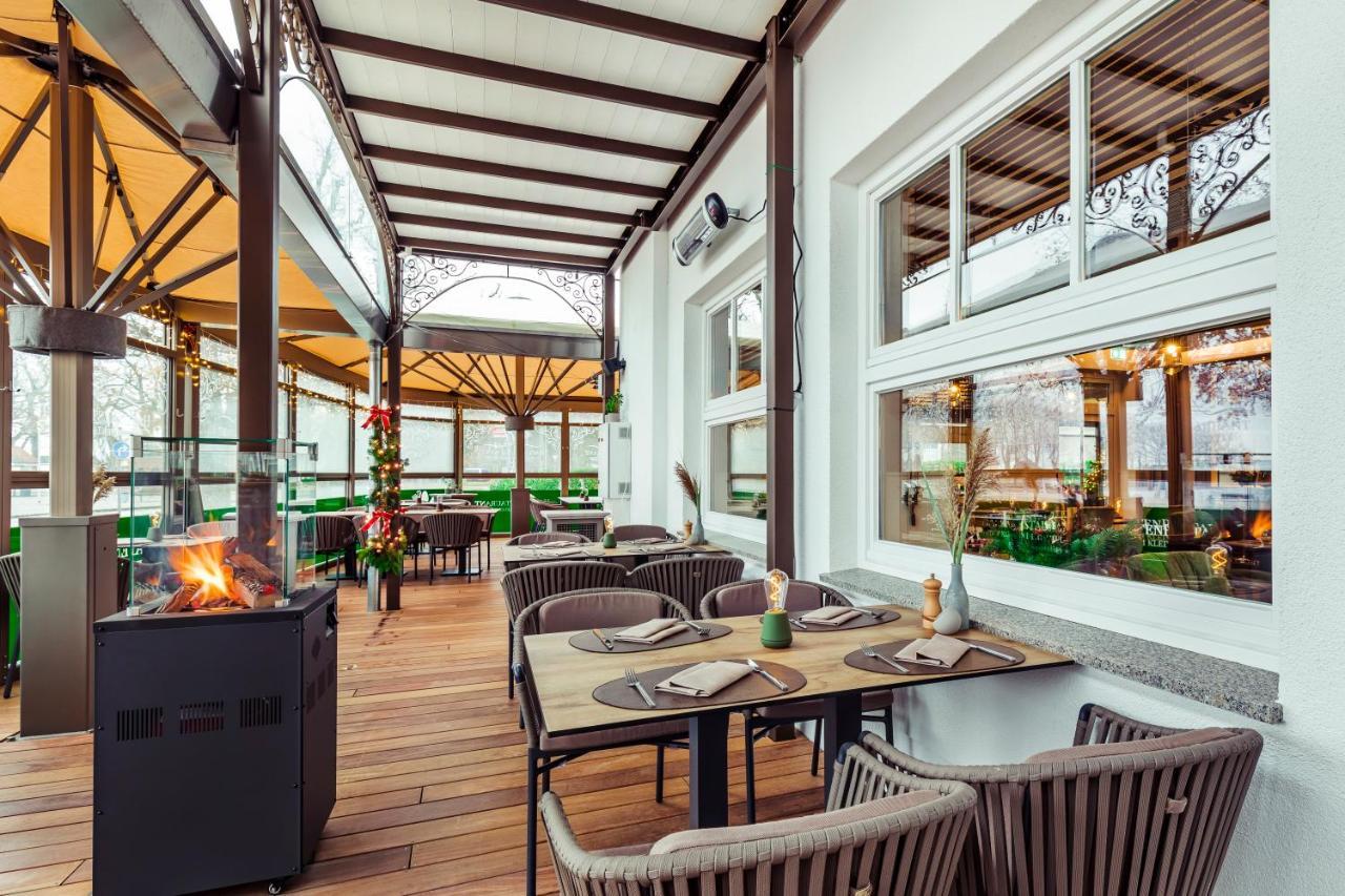 Hafenhotel Zu Putbus Exterior photo